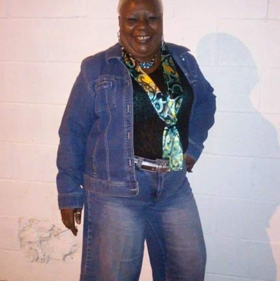 Profile Picture of Vanessa Weakly (@2317209176) on Poshmark