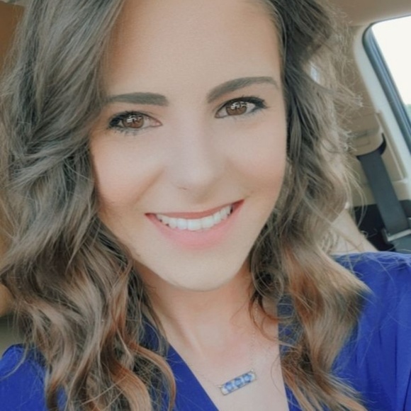 Profile Picture of Nadya Kremsreiter (@nadyaannalisa) on Poshmark