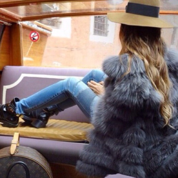 Profile Picture of Kenzy Weber (@weberkenzie) on Poshmark