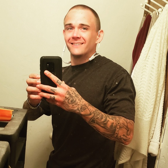 Profile Picture of Daniel Whittington (@danielray88) on Poshmark