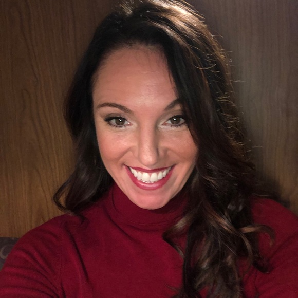 Profile Picture of Tracy Budziszewski (@t_budziszewski) on Poshmark