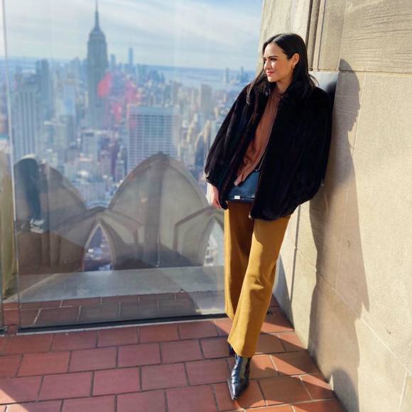 Profile Picture of Daniela Iñiguez (@itsdni) on Poshmark