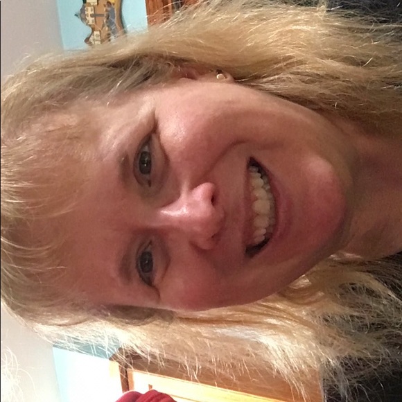 Profile Picture of Andrea Pacelli (@geranium20) on Poshmark