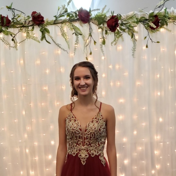 Profile Picture of Hannah Carneiro (@hcarneiro280) on Poshmark