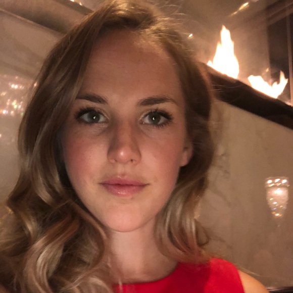 Profile Picture of Esther Sealund (@esealund) on Poshmark