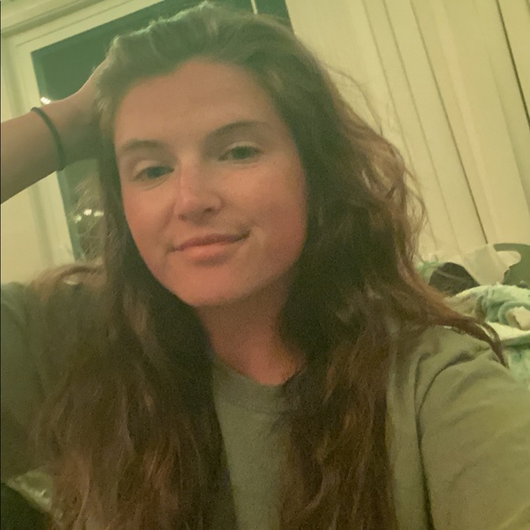 Profile Picture of Erin Eschleman (@erineschleman) on Poshmark