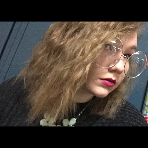 Profile Picture of Alex Hutchins (@artisticfriendo) on Poshmark