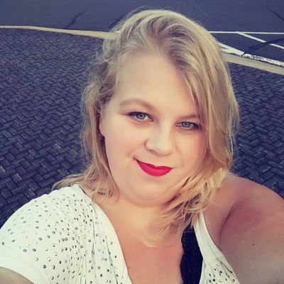 Profile Picture of Leah Stanley (@leahstanley83) on Twitter