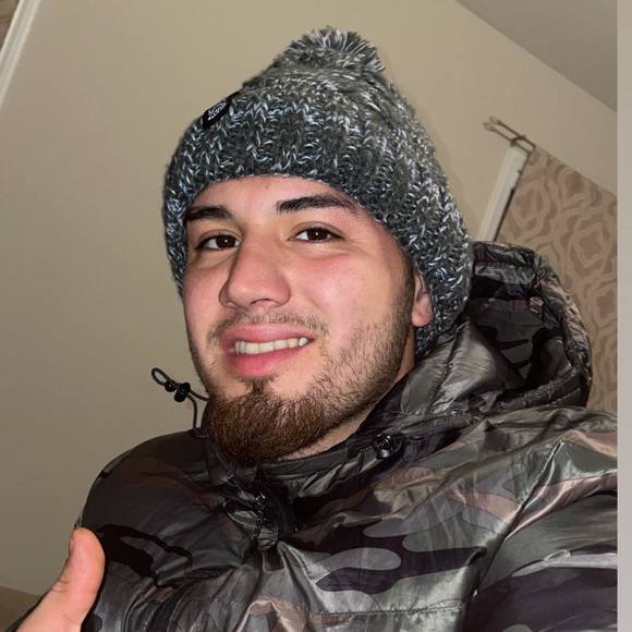 Profile Picture of Joshua Flores (@blazsalvi) on Poshmark