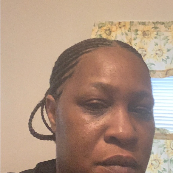 Profile Picture of Bernetta Slade (@bern122169) on Poshmark