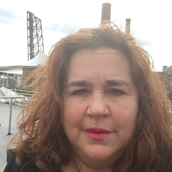 Profile Picture of Michelle Stahler (@michelle082464) on Poshmark