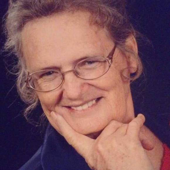 Profile Picture of Theresa Tefteller (@ttefteller) on Poshmark