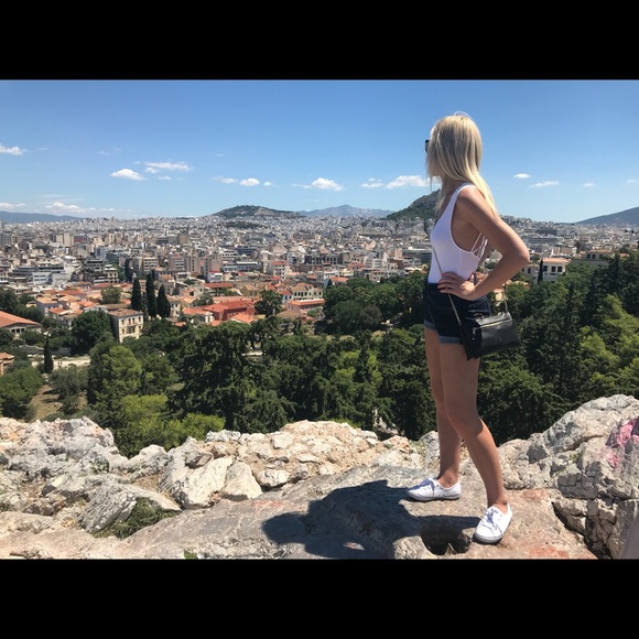 Profile Picture of Erika Barlow (@erikakathleen) on Poshmark