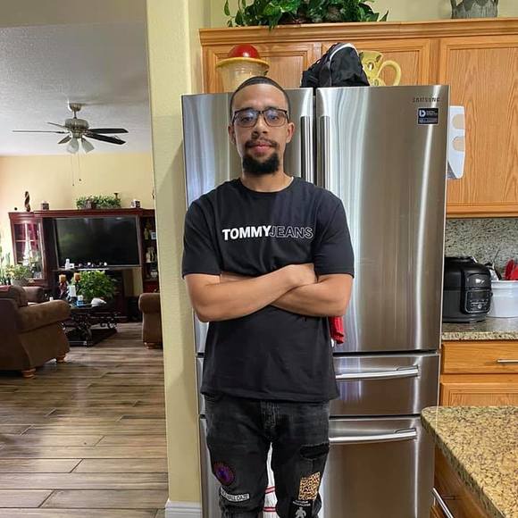 Profile Picture of Dilly Dilly (@dilsonmr) on Poshmark