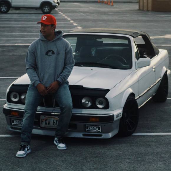 Profile Picture of Elijah-bleue Schmidt (@flyinhawaiian94) on Poshmark