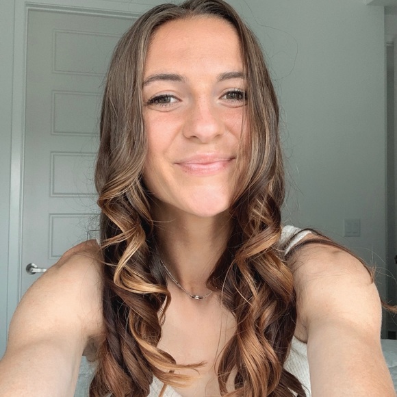 Profile Picture of Alex Soree (@alex_soree) on Poshmark