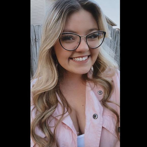Profile Picture of Haley Thrasher (@haleythrasher) on Poshmark