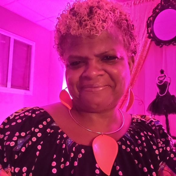 Profile Picture of Patsy Girten (@patsygirten715) on Poshmark