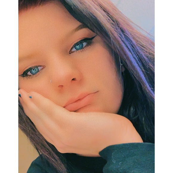 Profile Picture of Shawnna Mcnicol (@shawnnamcnicol) on Poshmark