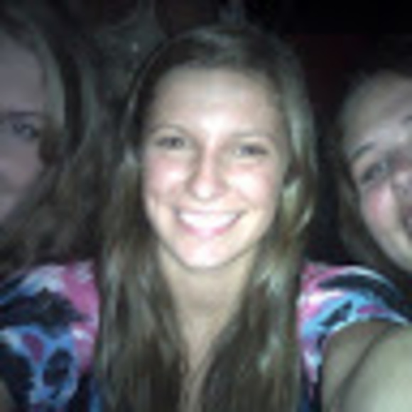 Profile Picture of Cortney Clausen (@cortney_clausen) on Poshmark