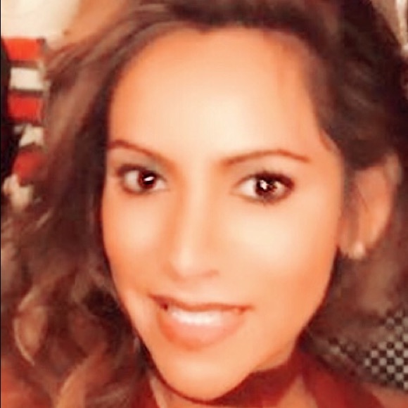 Roberta Vanechten - Poshmark Profile Picture of Roberta Vanechten (@vanechtencam1) on Poshmark