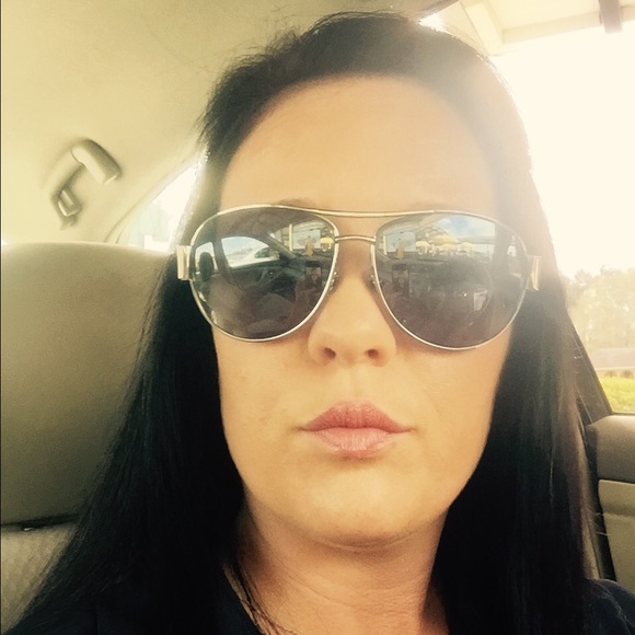 Profile Picture of Angela Bankston (@angela12605) on Poshmark