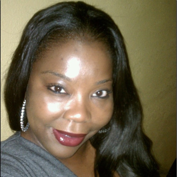 Profile Picture of Marsha Davis (@marshalicia) on Poshmark