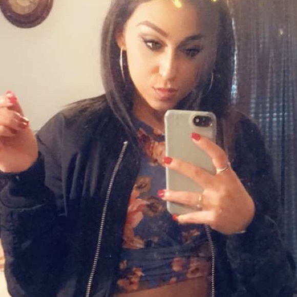 Profile Picture of Chelsea Anciso (@chelseaabriana) on Poshmark