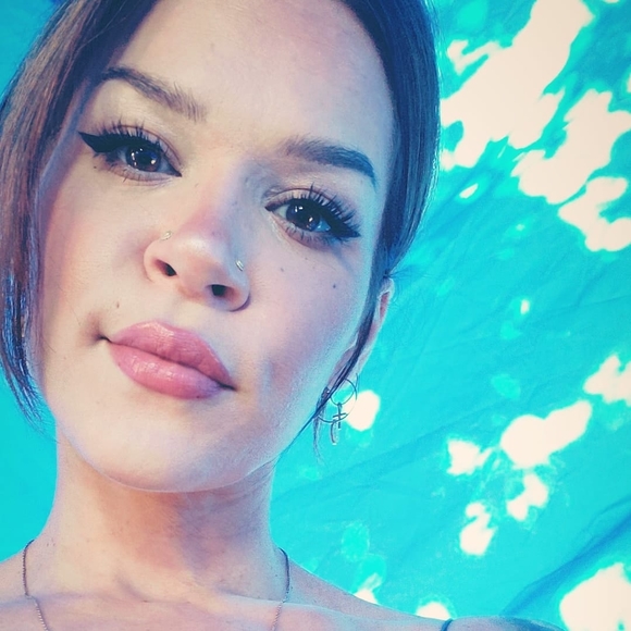 Profile Picture of Darcy Bradley (@darcy_bradley) on Poshmark