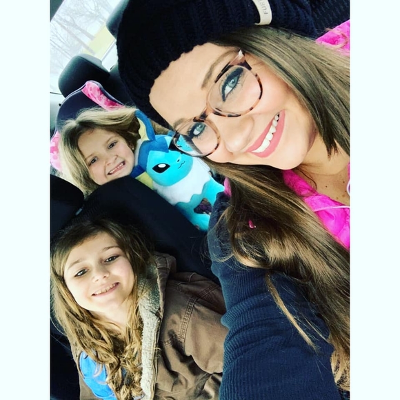 Profile Picture of Destinee Storvick (@deedaa25) on Poshmark