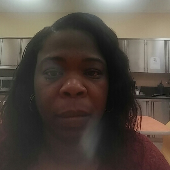 Profile Picture of Sharon Andrews (@shaauntie01) on Poshmark