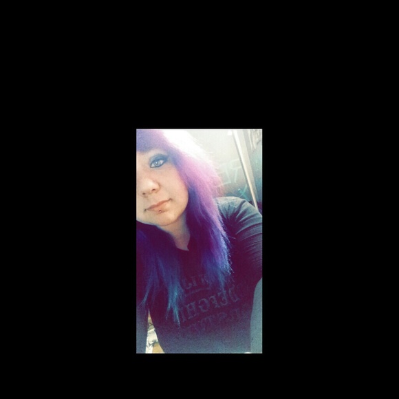 Qili Dunayski - Poshmark Profile Picture of Qili Dunayski (@qilidunayski) on Poshmark