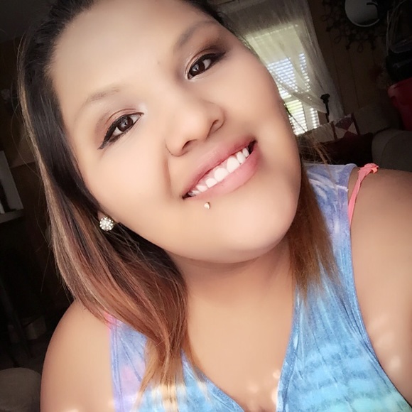 Profile Picture of Kailie Summerfield (@kali_dawn28) on Poshmark