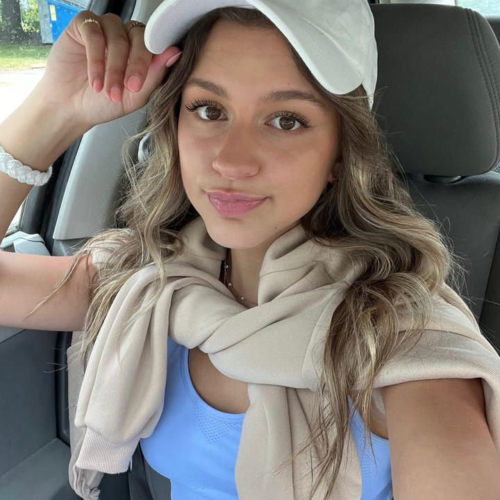 Profile Picture of meg (@megg.langlois) on Tiktok