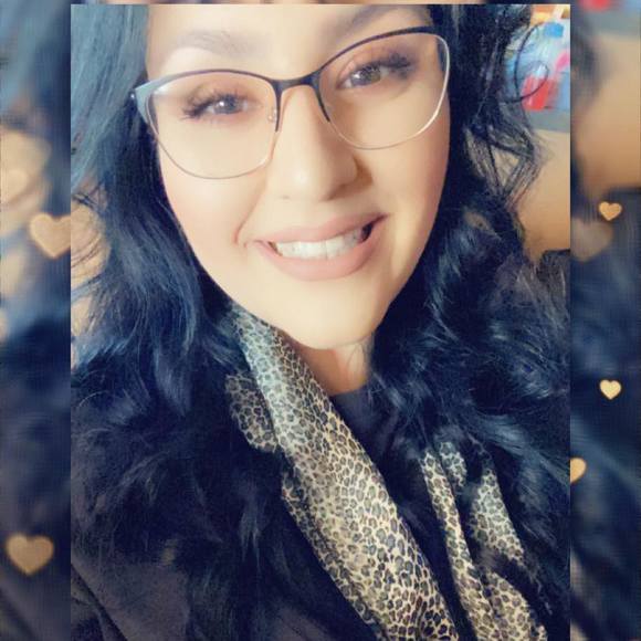 Profile Picture of Minerva Quihuis (@quihuis27) on Poshmark