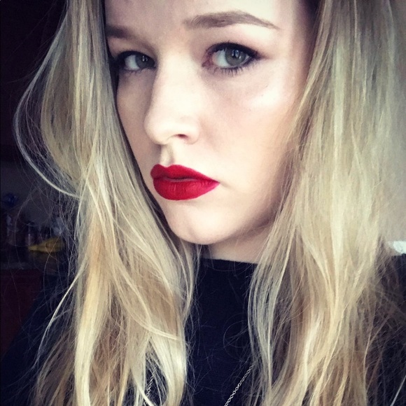 Profile Picture of Audrey Fishbaugher (@audreyelizvan) on Poshmark