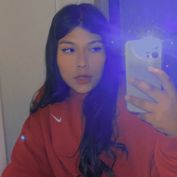 Profile Picture of Ana Rustrīan (@paolarustrian19) on Poshmark