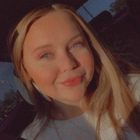Profile Picture of Savannah Chennault (@savannahsha08) on Poshmark