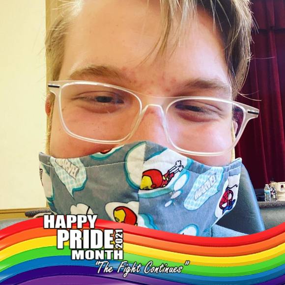 Profile Picture of Adam Hellewell (@adam_hellewell) on Poshmark