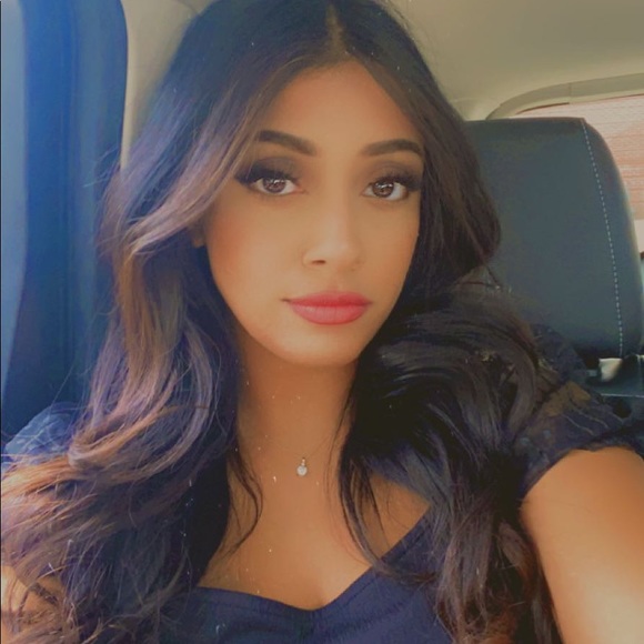 Aleena Shahid - Poshmark Profile Picture of Aleena Shahid (@aleshahid) on Poshmark