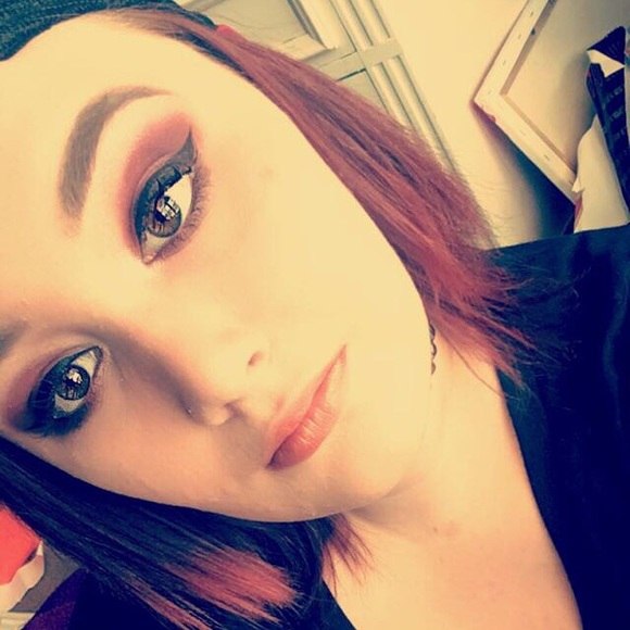 Profile Picture of Cheyenne Thoresen (@acid_bath2615) on Poshmark