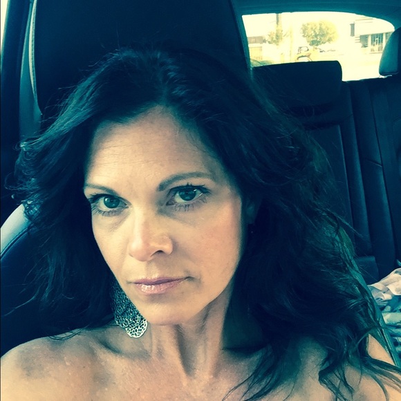 Profile Picture of Amy Grobmyer (@amycook4161) on Poshmark