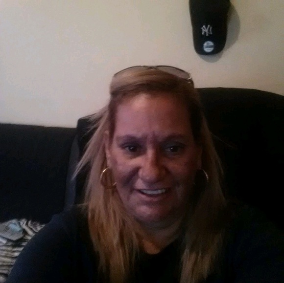 Profile Picture of Arlene Rivera (@lynn761) on Poshmark