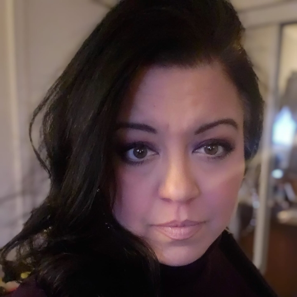 Profile Picture of Tina Colasuonno (@missyti78) on Poshmark
