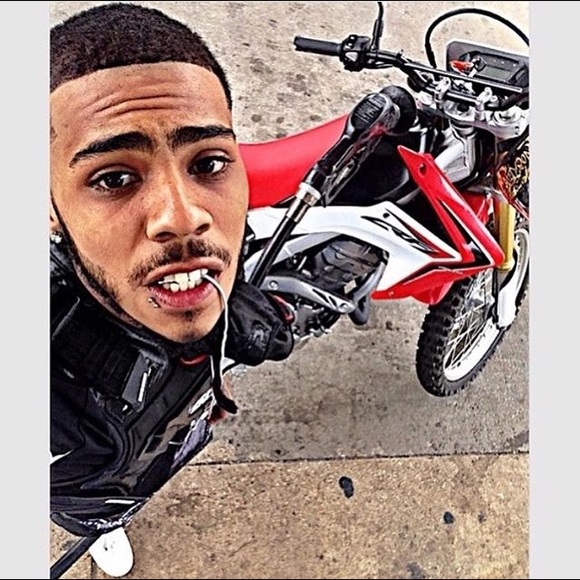 Profile Picture of Devon James (@bigguccishorty) on Poshmark
