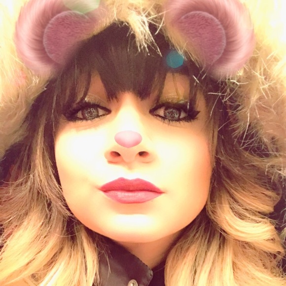 Profile Picture of Alva Gonzalez (@alvag1326) on Poshmark