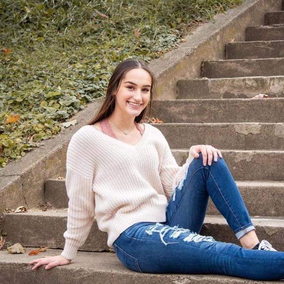 Profile Picture of Kendra Versluys (@kendraversluys3) on Poshmark