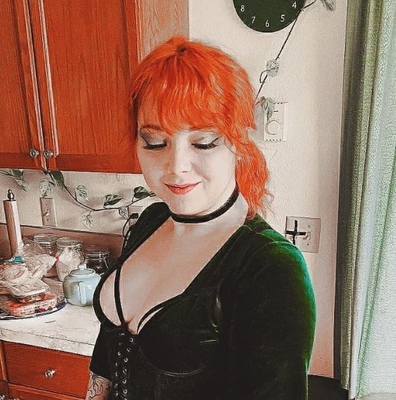 Profile Picture of Susannah Beckett (@claidissa) on Poshmark