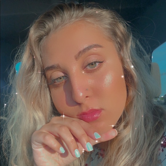 Profile Picture of Kyleigh Teal (@kyleigh__teal) on Poshmark