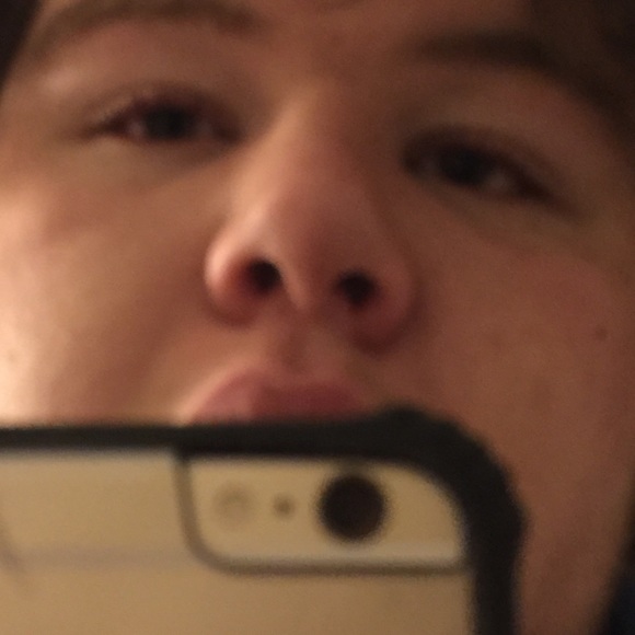 Profile Picture of Dylan Savage (@dsavage3) on Poshmark